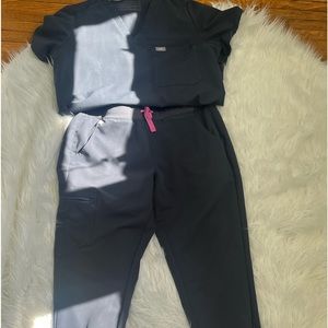 Figs limited edition Night Sky. Large top , medium petite bottoms.